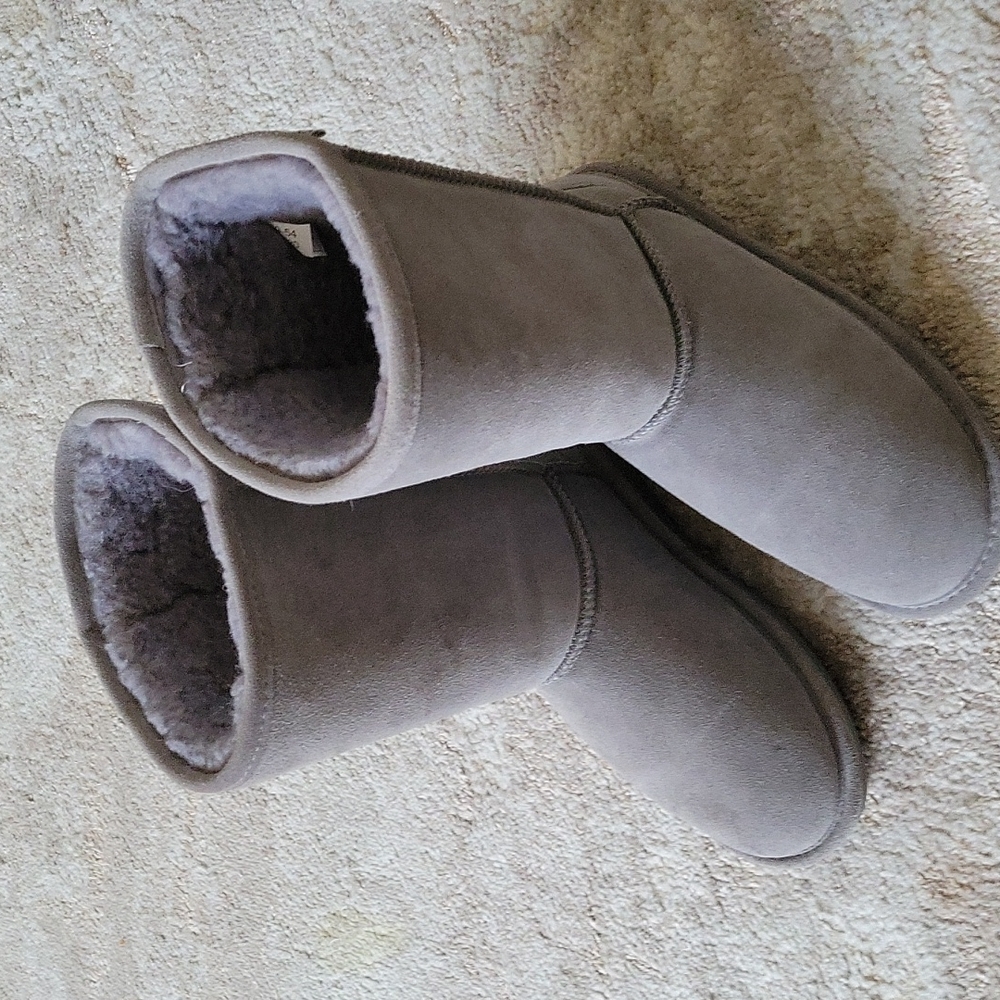BEARPAW Tall Grey Boots